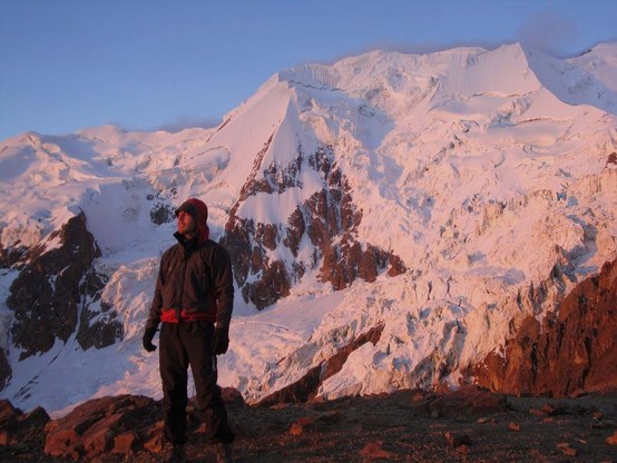 here at the 5640m high camp I slowly starting developing HACE. Incredible headache, worst I've ever experienced. Heard avalanches above us all nite long, so was good thing anyway we had to quickly descend. had hired a guide, and he knew what he was doing 👍Only had to descend to 4500m and I felt better. by time we got back to the 4100m base village, could eat again.
