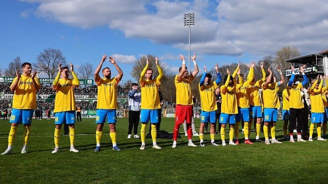 Regionalliga: Meister-Partys am Wochenende - Nicht nur bei Lok Leipzig könnten die Korken knallen