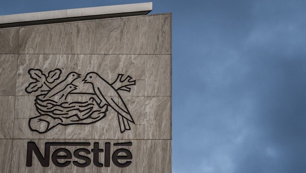 Scandale des eaux en bouteille : les échanges entre Nestlé et l'Elysée rendus public  : épisode /11 du podcast On vous explique | Radio France