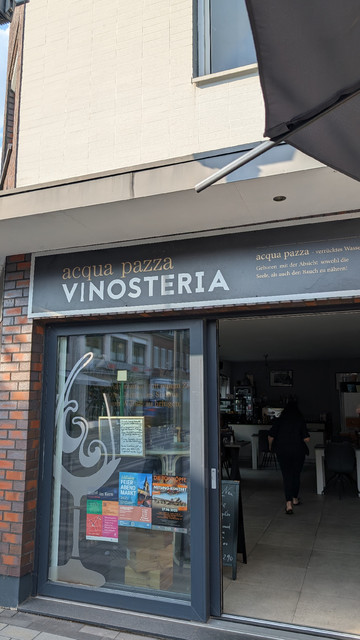 Außenansicht der Vinosteria. Schlicht und eher unauffällig. 