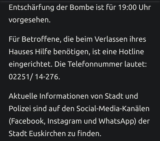 Screenshot einer Website zu einer Bombenentschärfung. Für aktuelle Informationen wird auf Facebook, Instagram und Whatsapp verwiesen. 