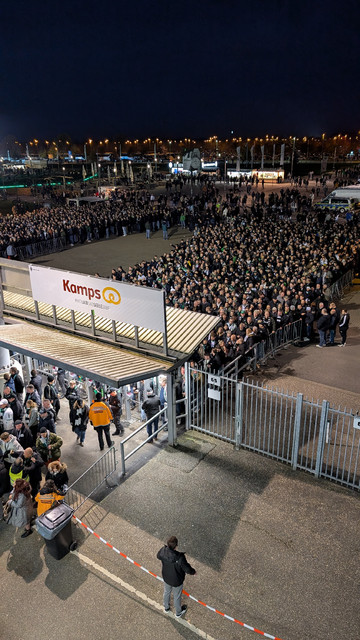 Sicht vom Umlauf Oberrang Nord auf den Eingangsbereich des Borussia-Parks.