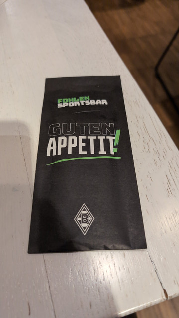 Papier Besteckhalter in der Fohlen-Sportsbar Mönchengladbach. 