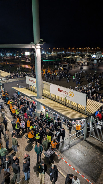 Sicht vom Umlauf Oberrang Nord auf den Eingangsbereich des Borussia-Parks.