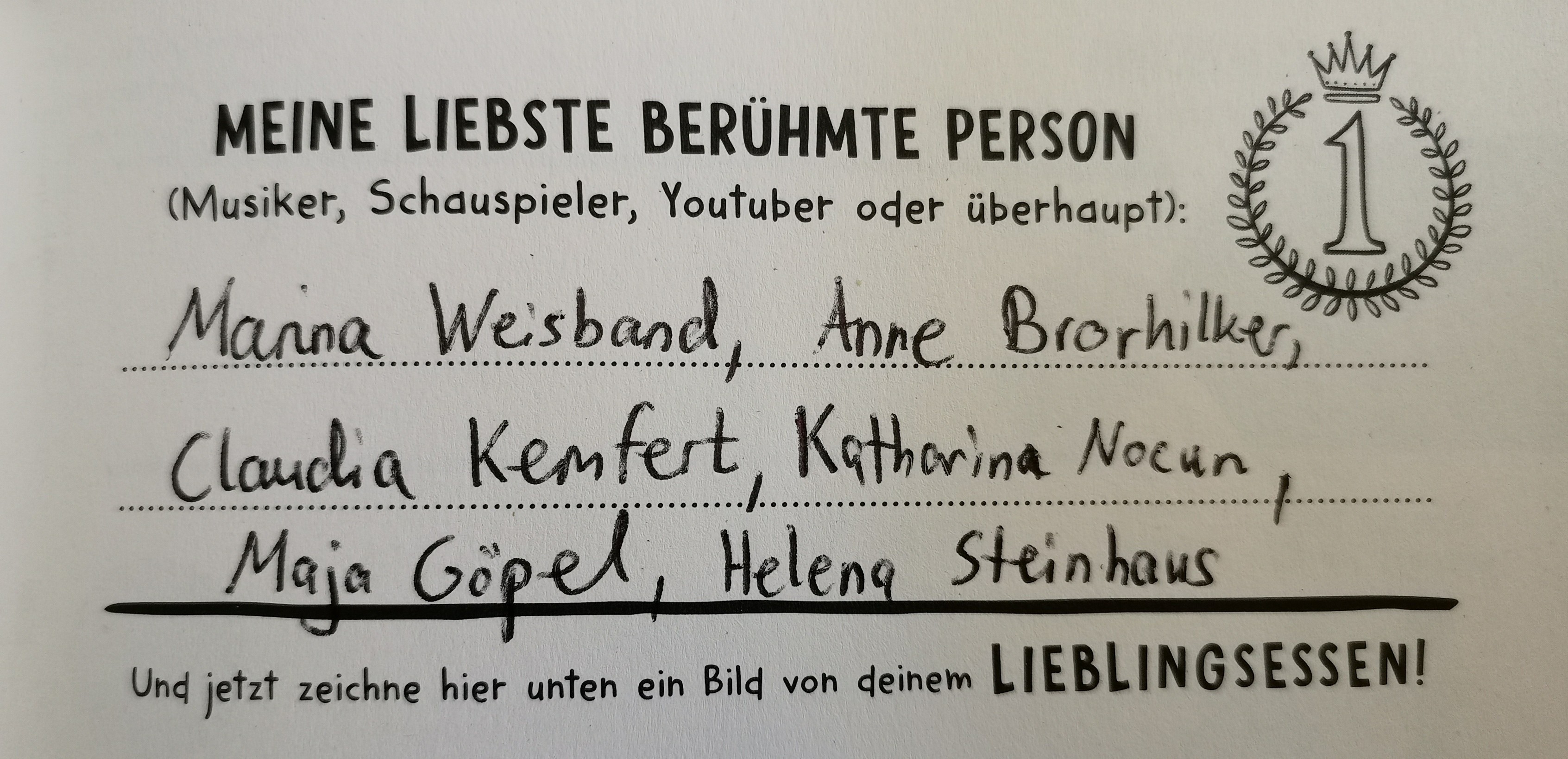 Foto aus einem Grundschul-Freundebuch. Kategorie: "Meine liebste berühmte Person".

Antwort: "Marina Weisband, Anne Brorhilker, Claudia Kemfert, Katharina Nocun, Maja Göpel, Helena Steinhaus"