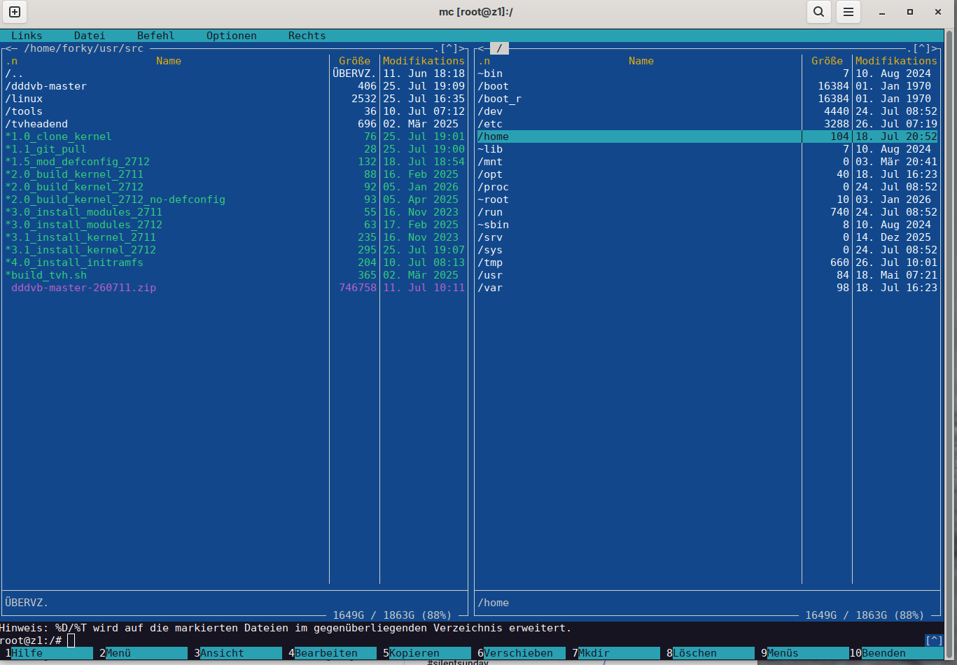 Linux Terminalfenster mit dem geöffneten, 2-spaltigen Midnight-Comander - optisch angelehnt an den Noton-Commander aus der DOS-Zeit.